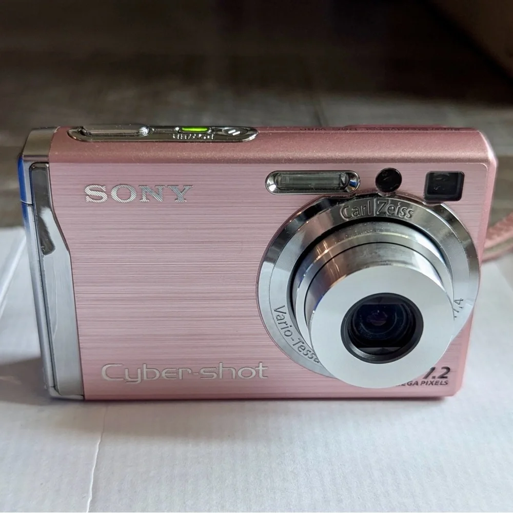 Sony Cyber-shot 7.2MP Digital Camera - Pink | Original Box, Charger, Case - Picture 3 of 10